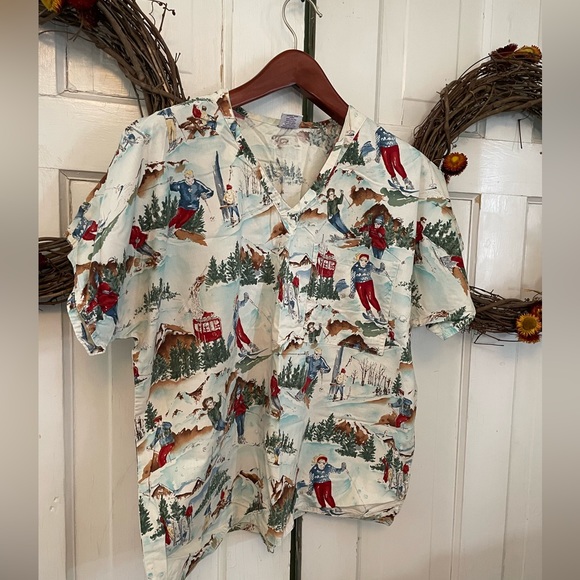 SCRUBS Top Size L Vintage Ski Theme - Picture 1 of 6